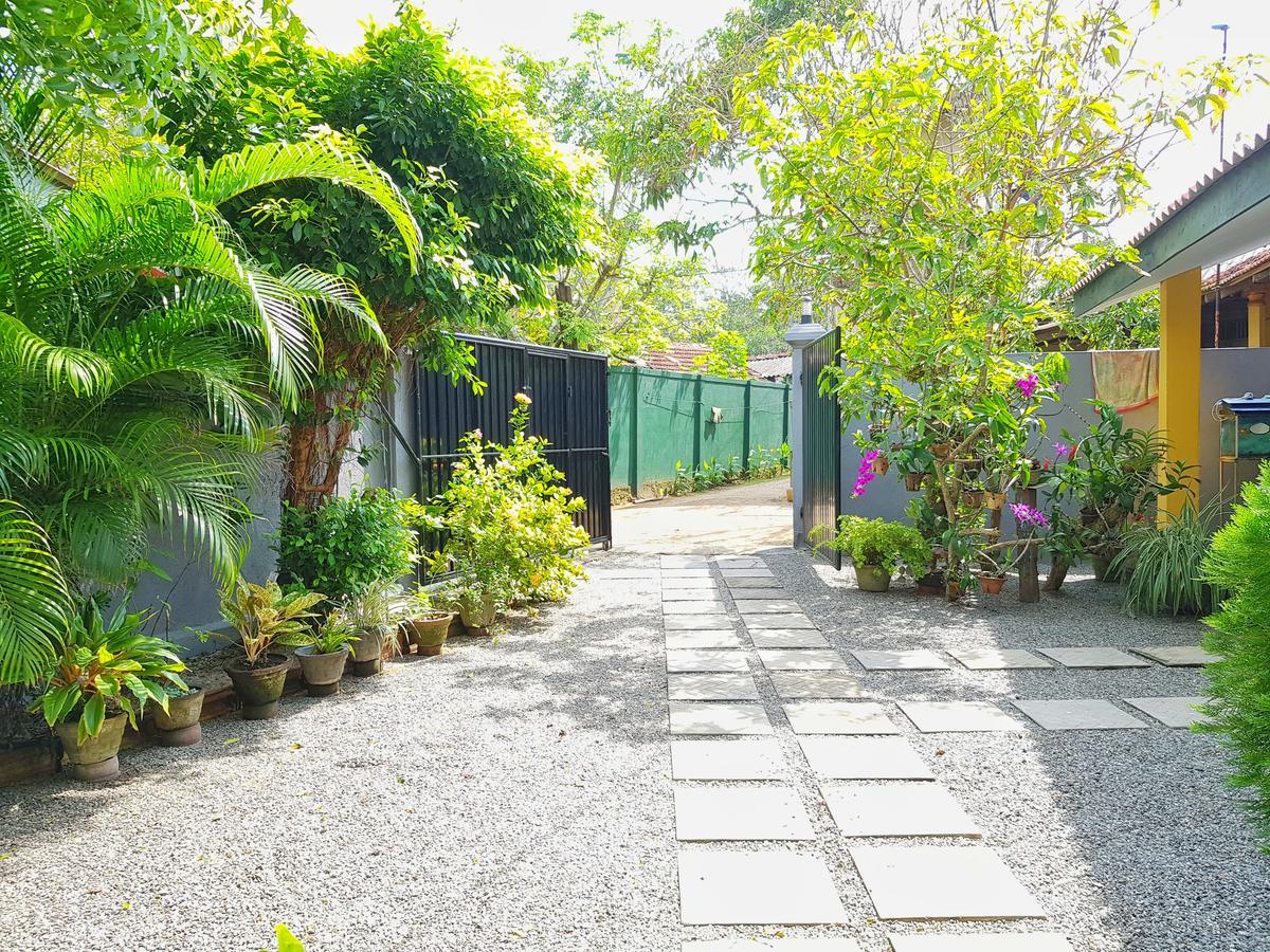 Sweden Inn Guesthouse Hikkaduwa Exterior photo