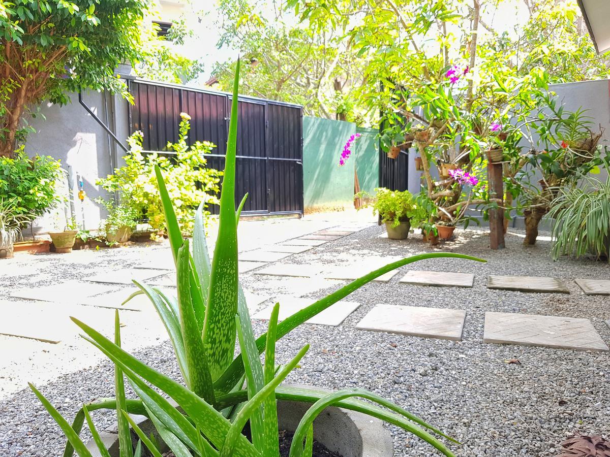 Sweden Inn Guesthouse Hikkaduwa Exterior photo